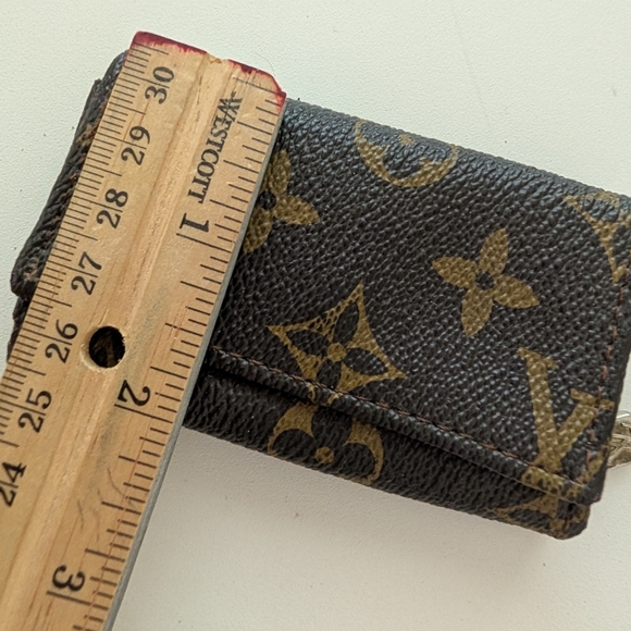 Authentic Vintage 70's Louis Vuitton Folded 6 key Carrier/Case/Holder - Picture 13 of 16